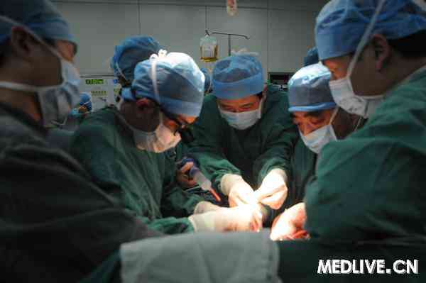 武汉协和医院完成国内首例心肝联合移植手术