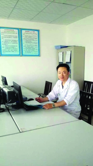 飞机上婴儿病危,四名江苏医生跪地急救_底特网 飞机上婴儿病危,四名江苏医生跪地急救