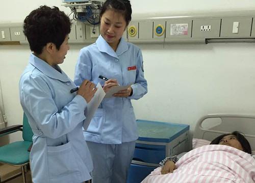 肿瘤病房护士交接班为啥讲英语?